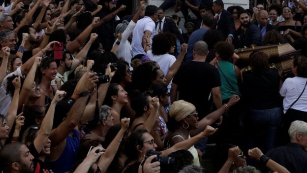 Demonstrators react during the wake as the coffin of Rio de Janeiro's murdered city councillor Marielle Francoarrives at the city council chamber